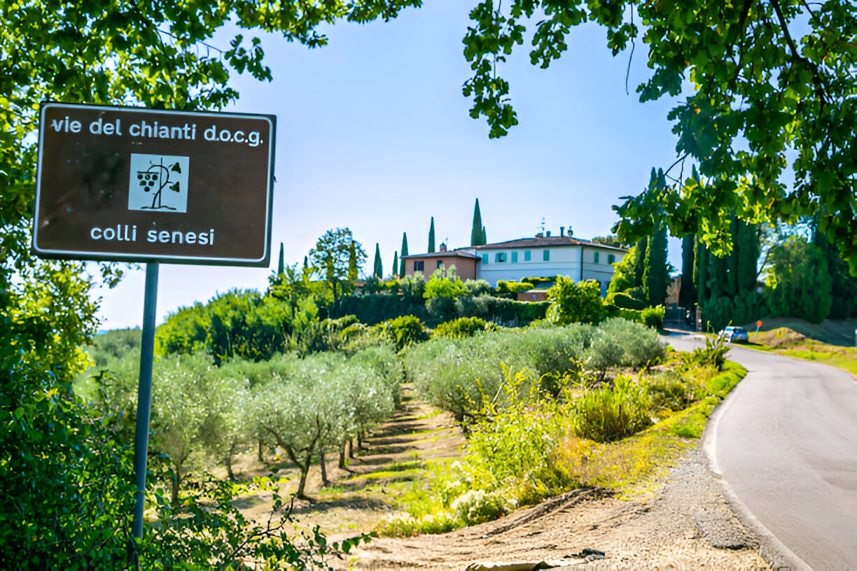 Poggio ai Laghi between the Francigena and the Chiantigiana